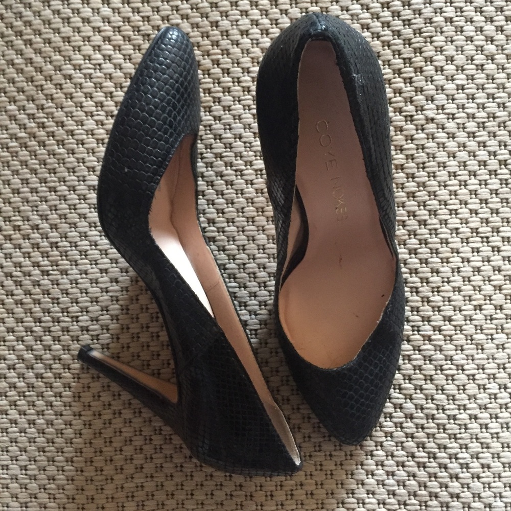 Coye Nokes designer snakeskin heels/pumps